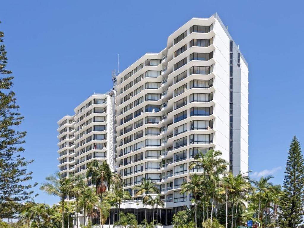 Large Surfers Paradise With Fantastic Views Apartment